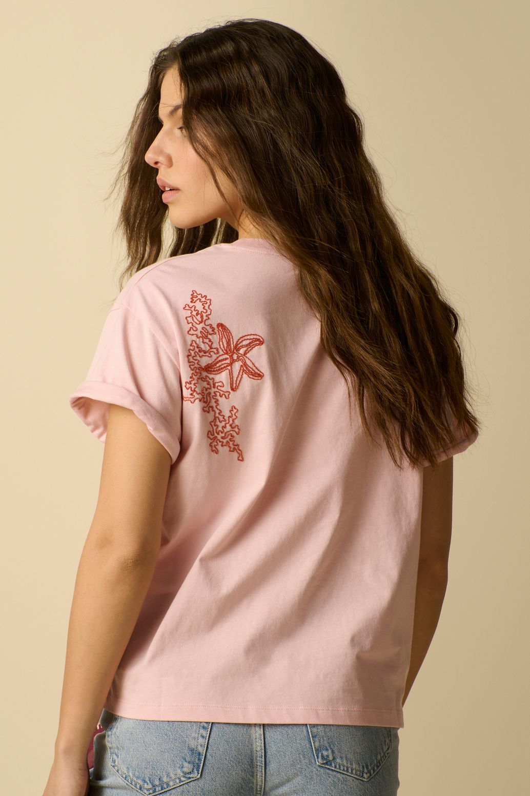 Lichtroze T-shirt met schelpen