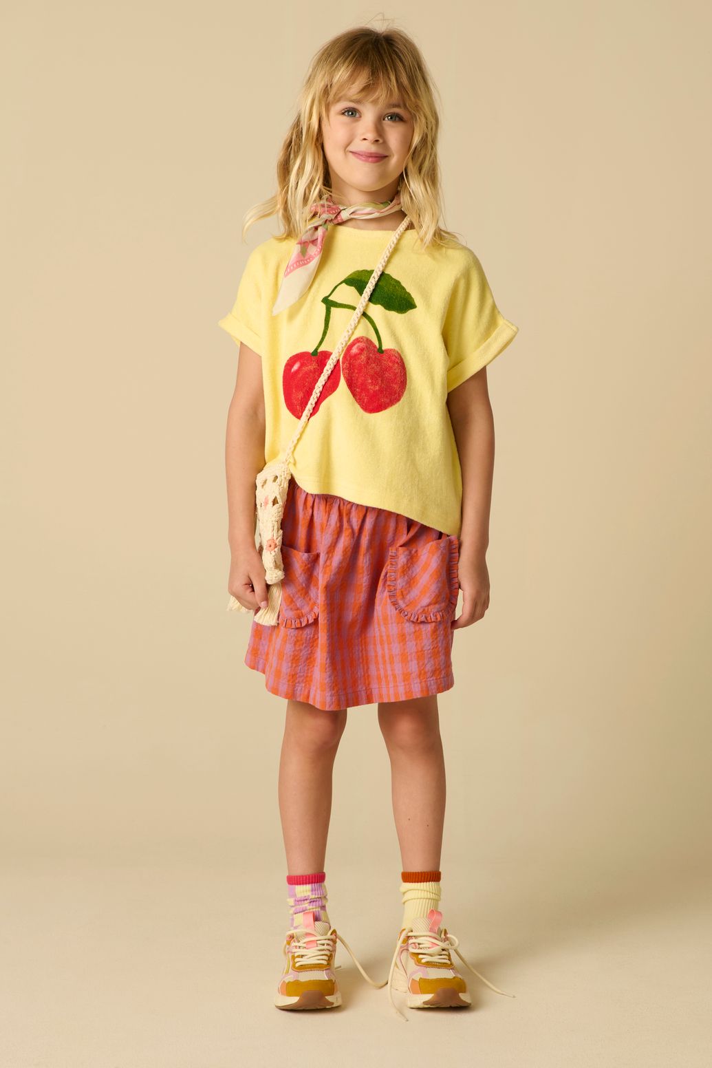 Nicki-Shirt mit Artwork - gelb