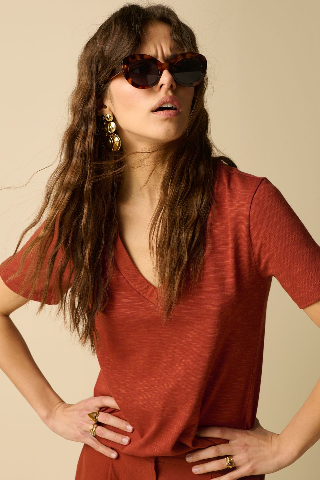 T-shirt col V - rouge foncé