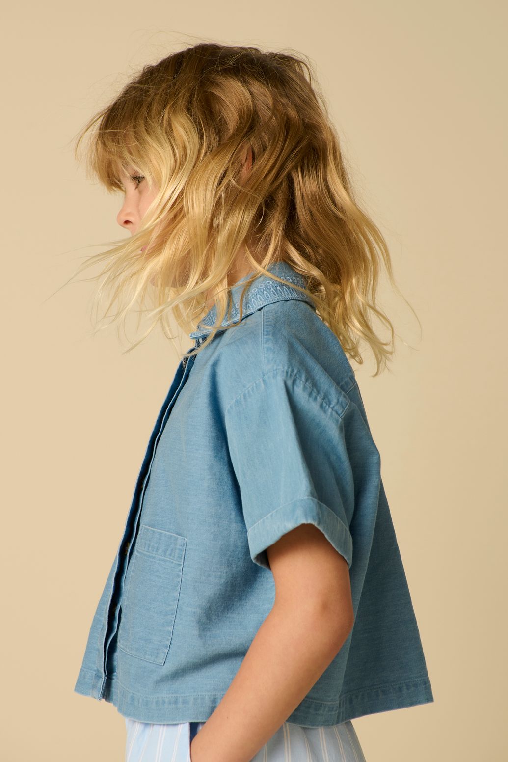 Blouse en jean avec broderie - bleu clair