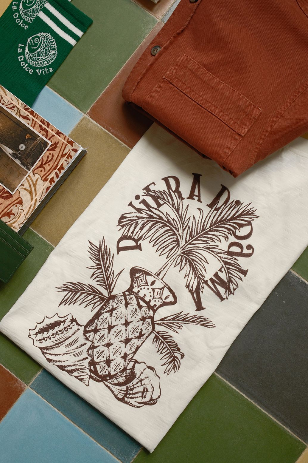 T-Shirt mit Artwork-Print - weiß