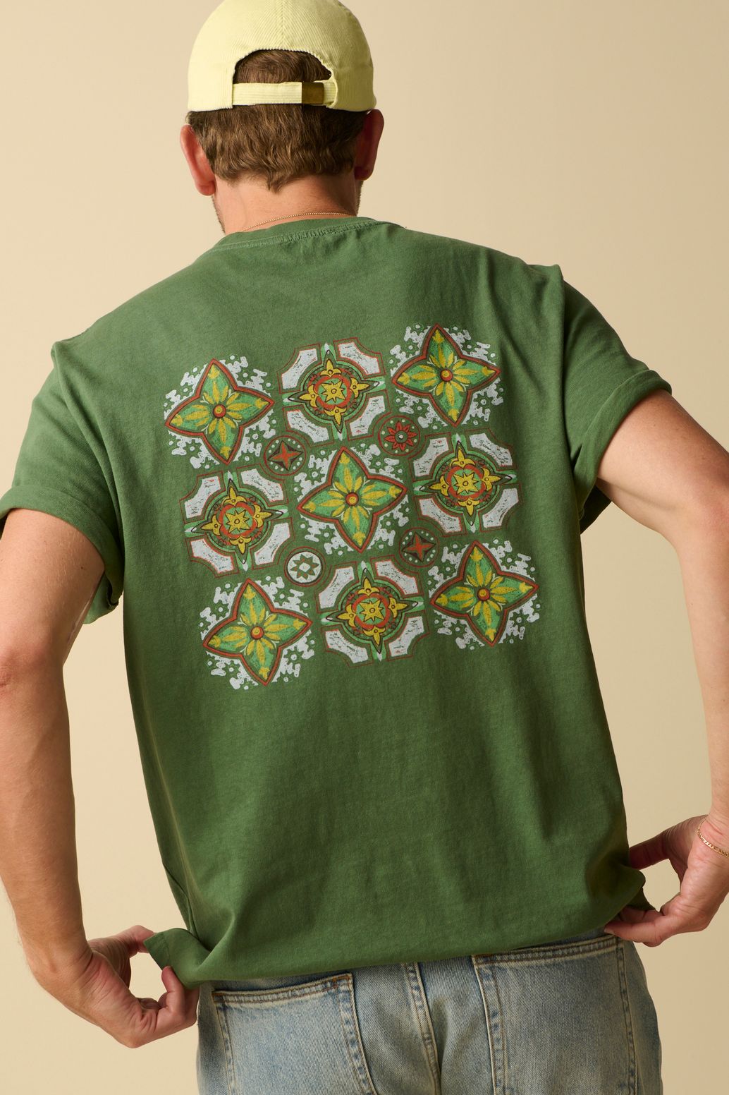 Donkergroen T-shirt met artwork