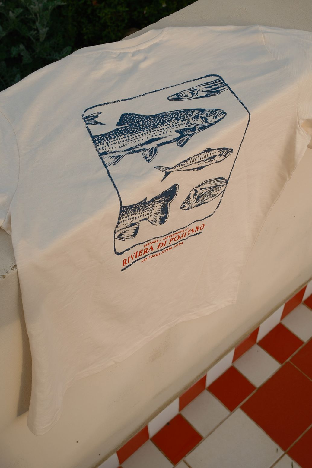 T-Shirt mit Artwork-Print - weiß