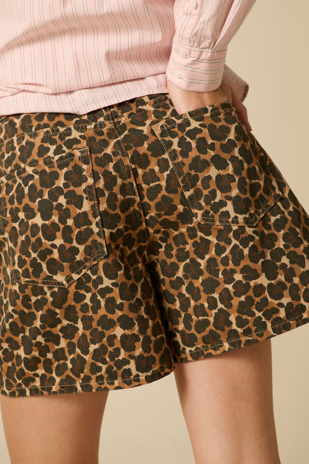 Shorts mit Leoprint - braun