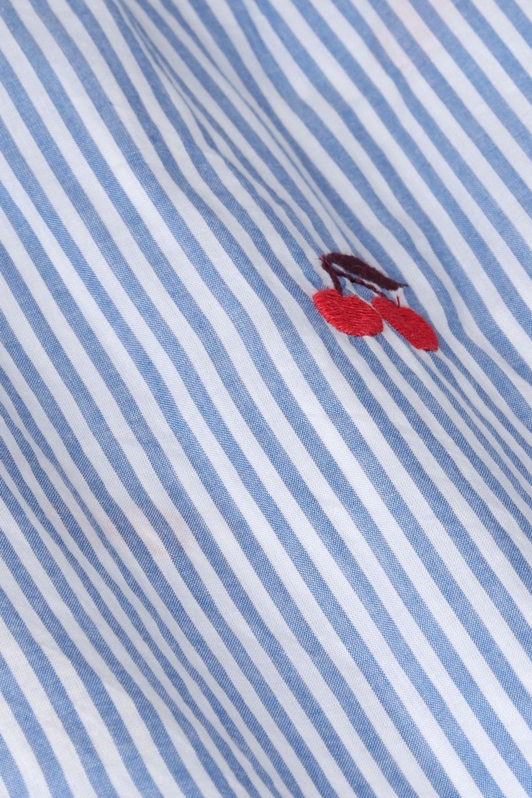 Gestreifte Shorts mit Stickerei - blau