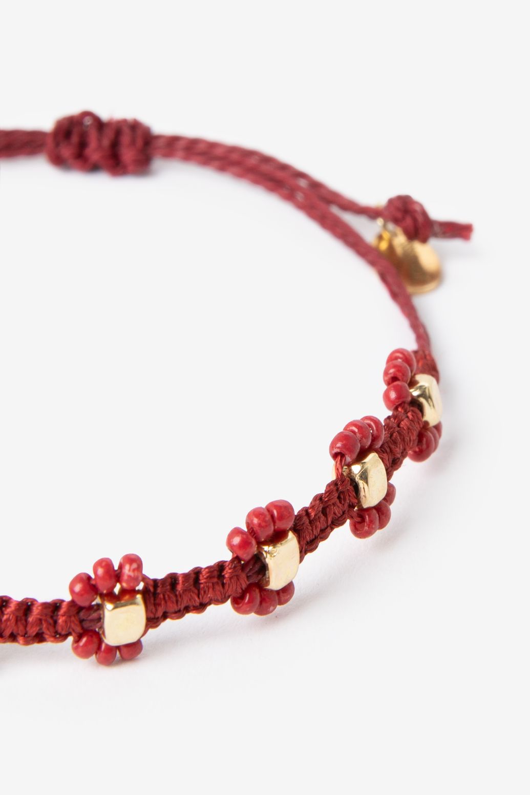Donkerrode bloemen armband met kralen