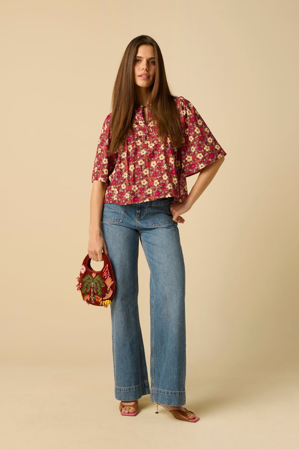 Donkerpaarse top met bloemenprint