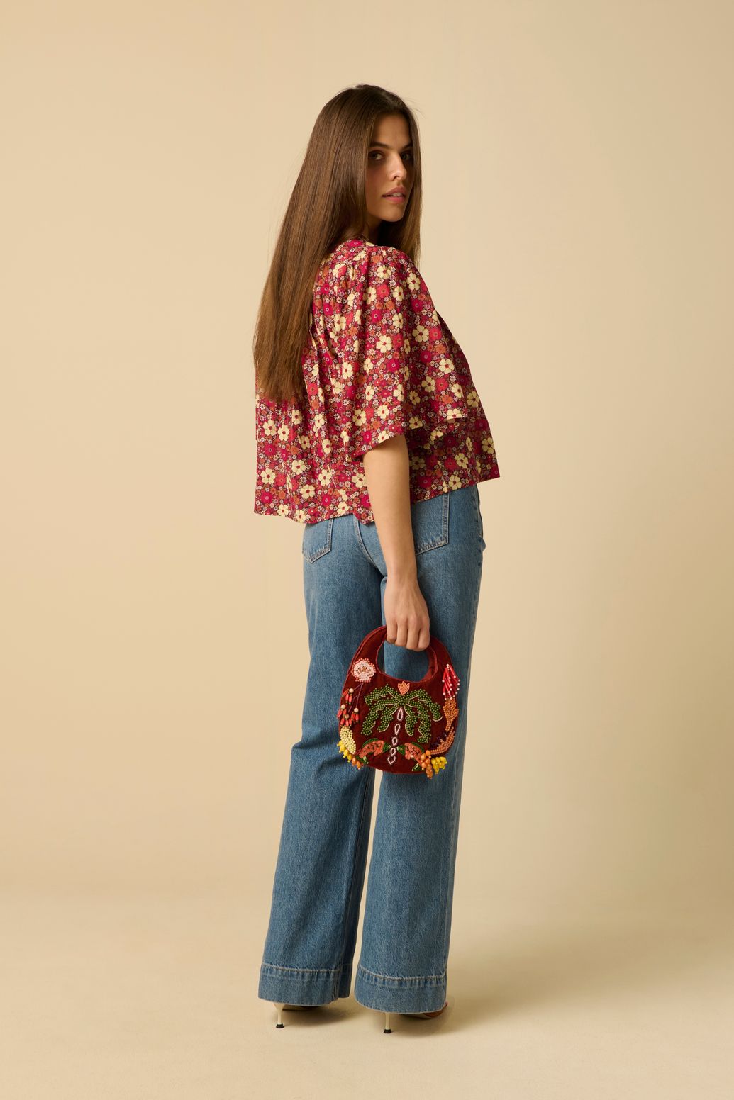 Donkerpaarse top met bloemenprint