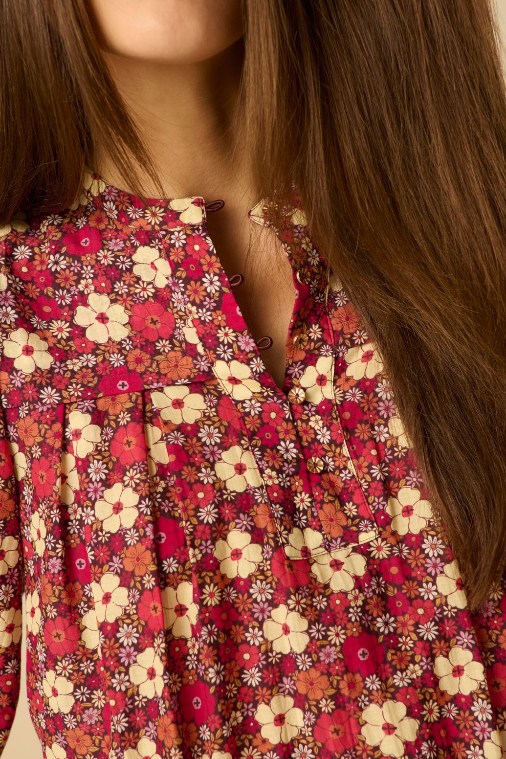Donkerpaarse top met bloemenprint