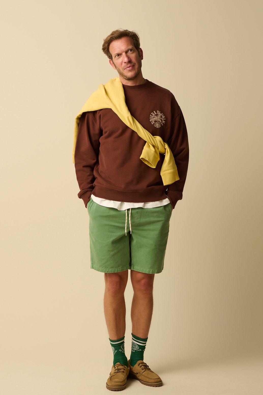 Donkerbruine sweater met artwork