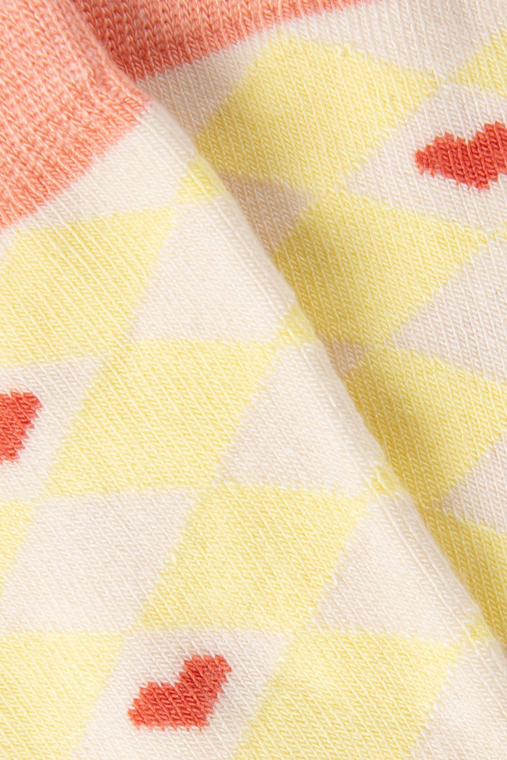 Lichtgele sokken met hartjes