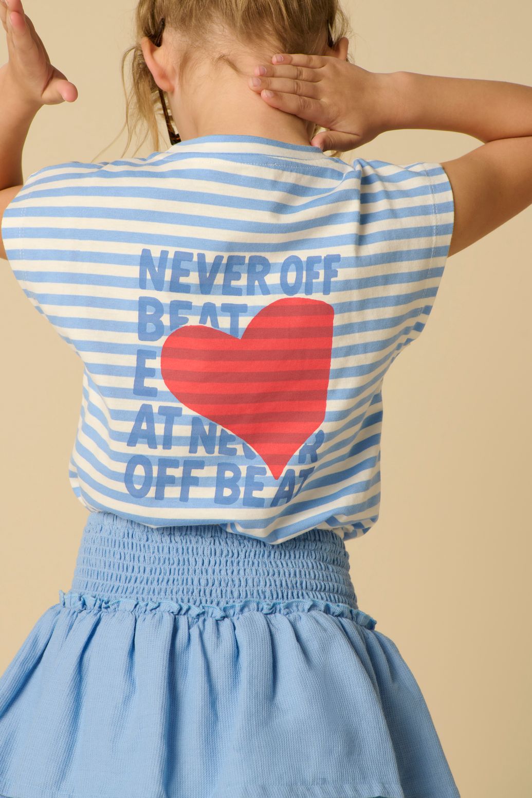 T-shirt rayé avec illustration - bleu clair