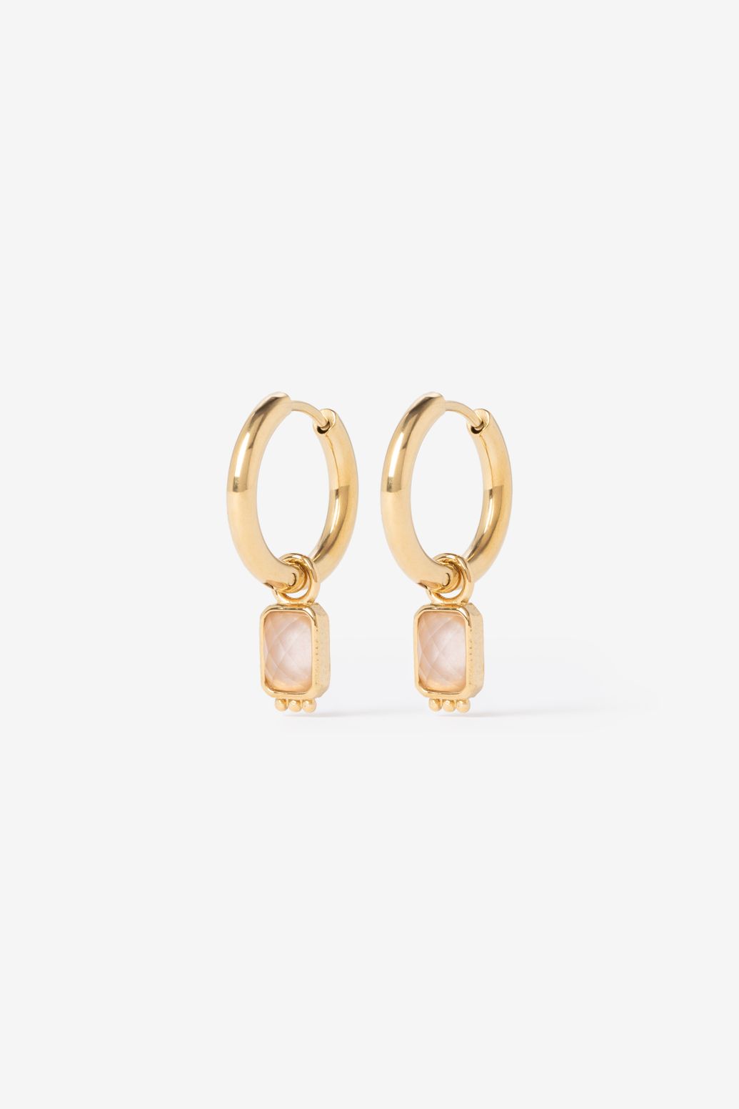 Gold plated oorbellen met vierkante steen