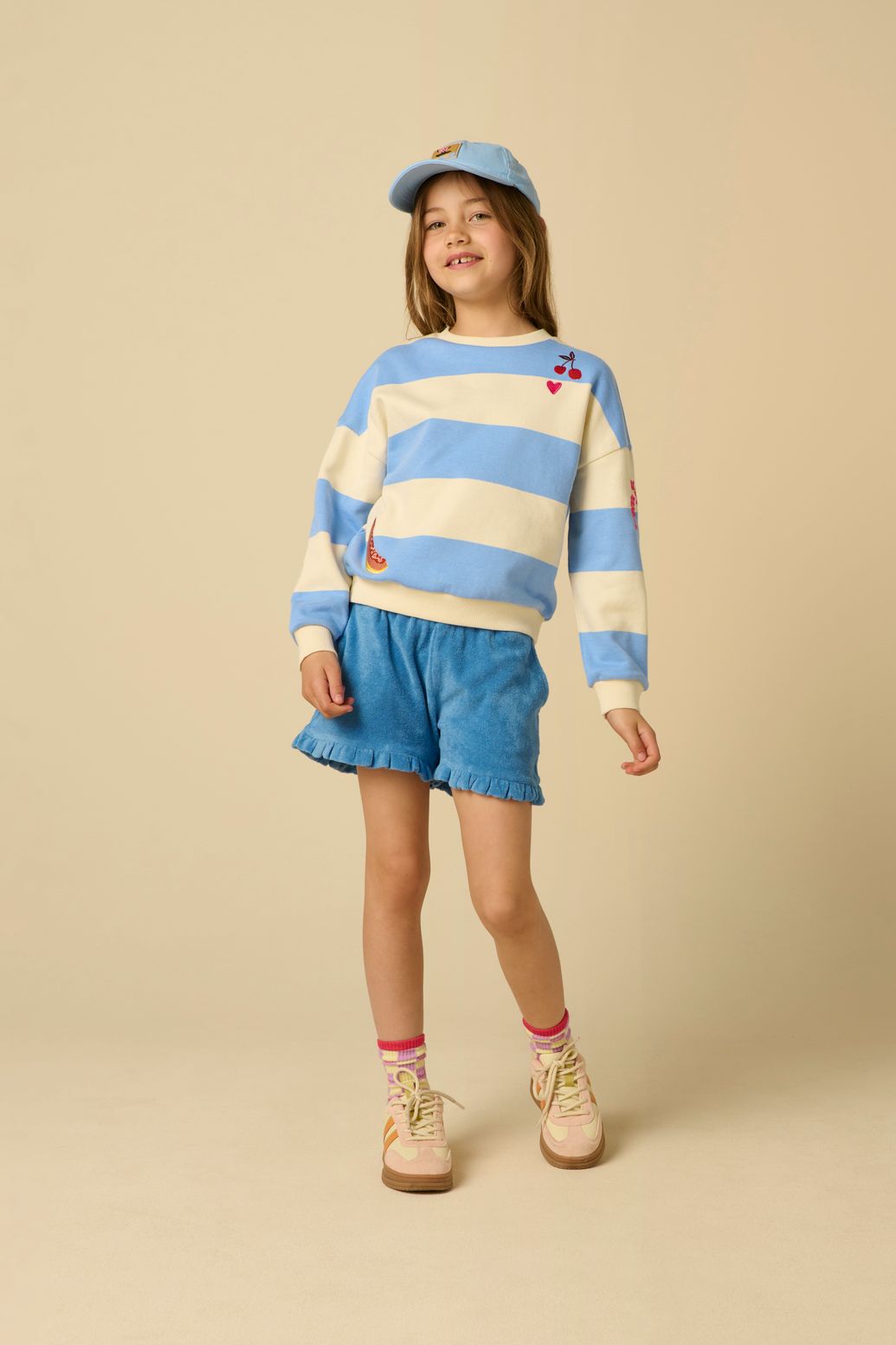 Sweat rayé avec broderies - bleu