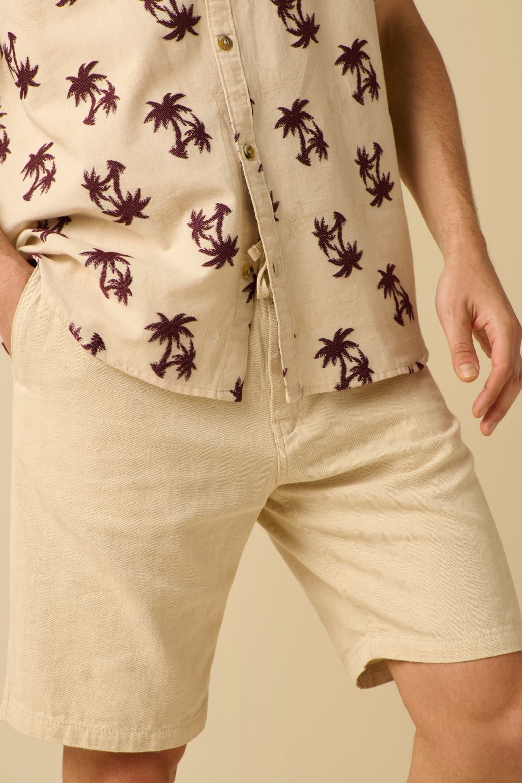 Shorts mit Fischgrätenmuster - weiß