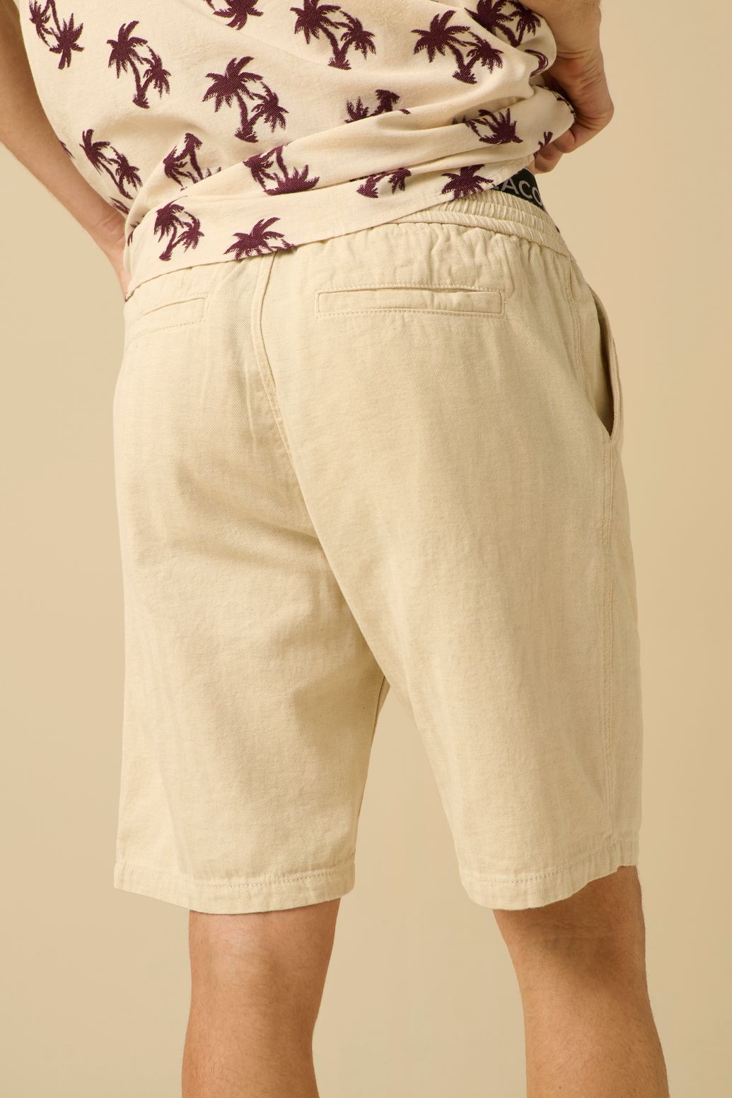 Shorts mit Fischgrätenmuster - weiß