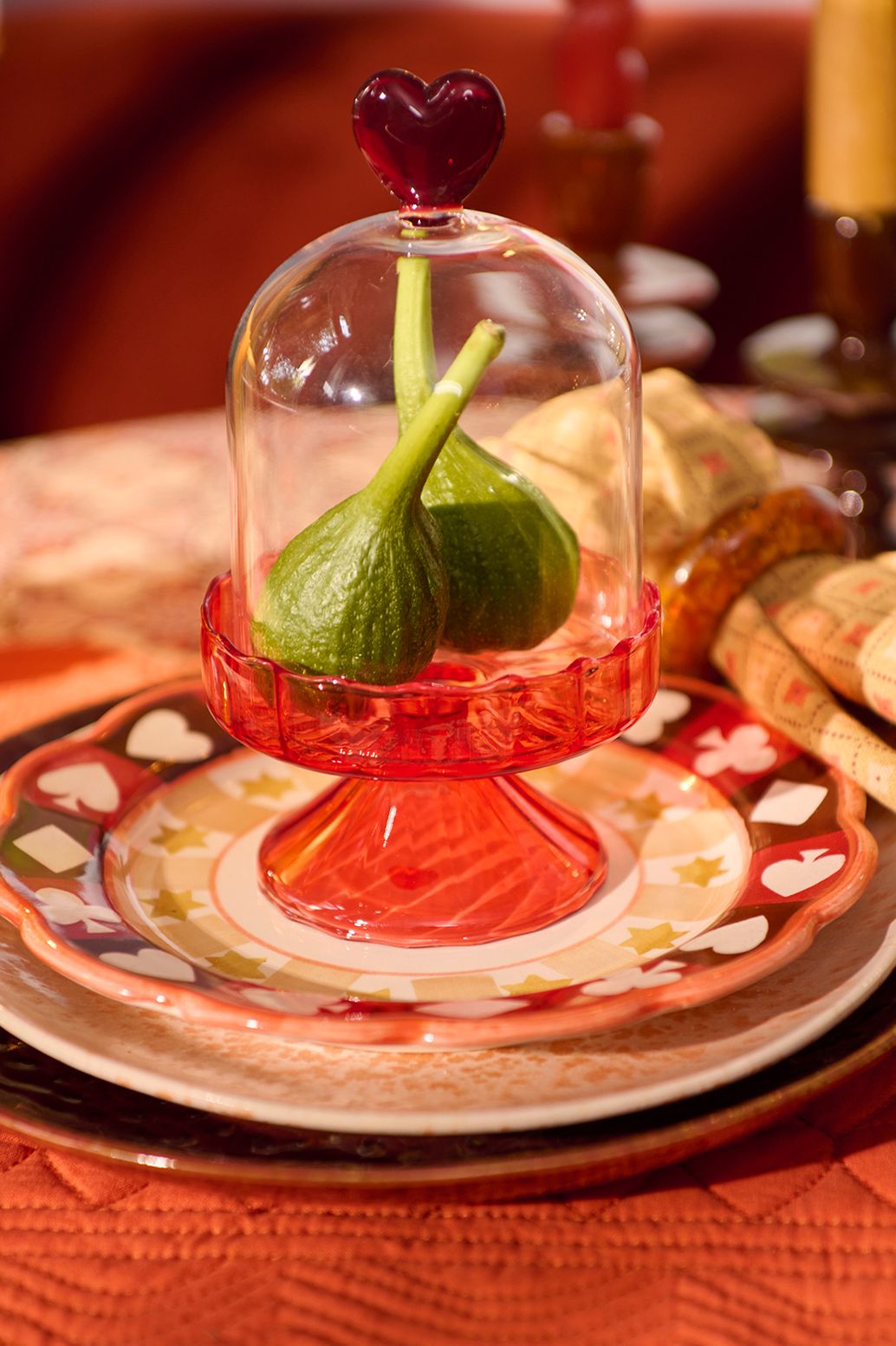 Cloche en verre avec cœur - rouge