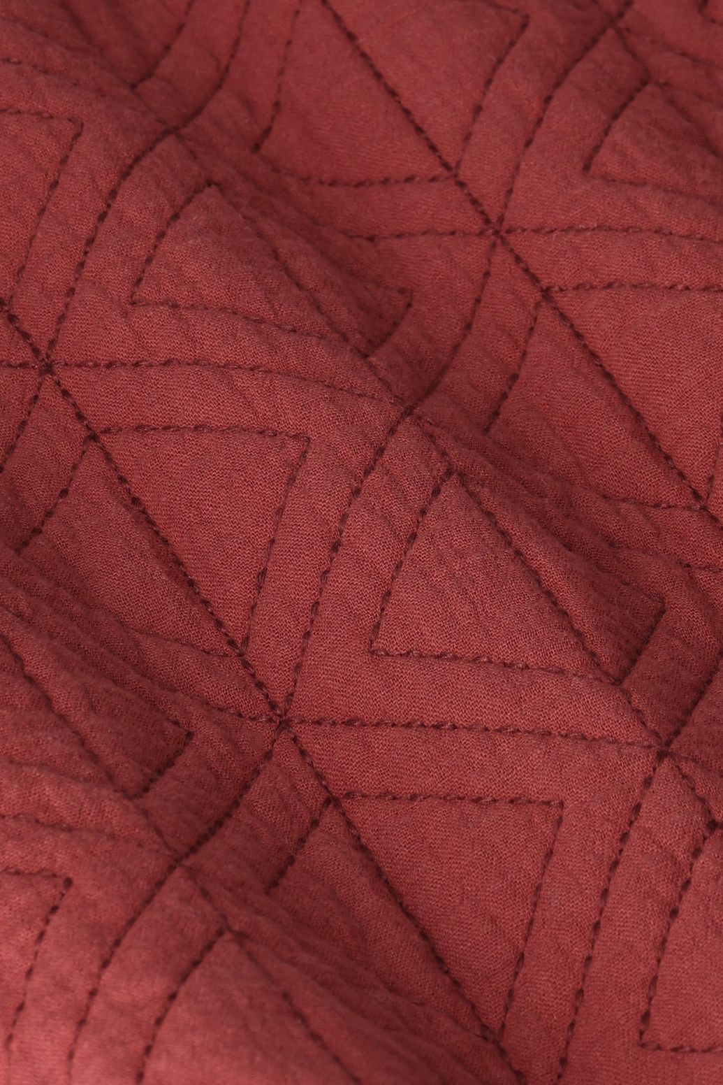 Donkerrode kimono met doorgestikt patroon