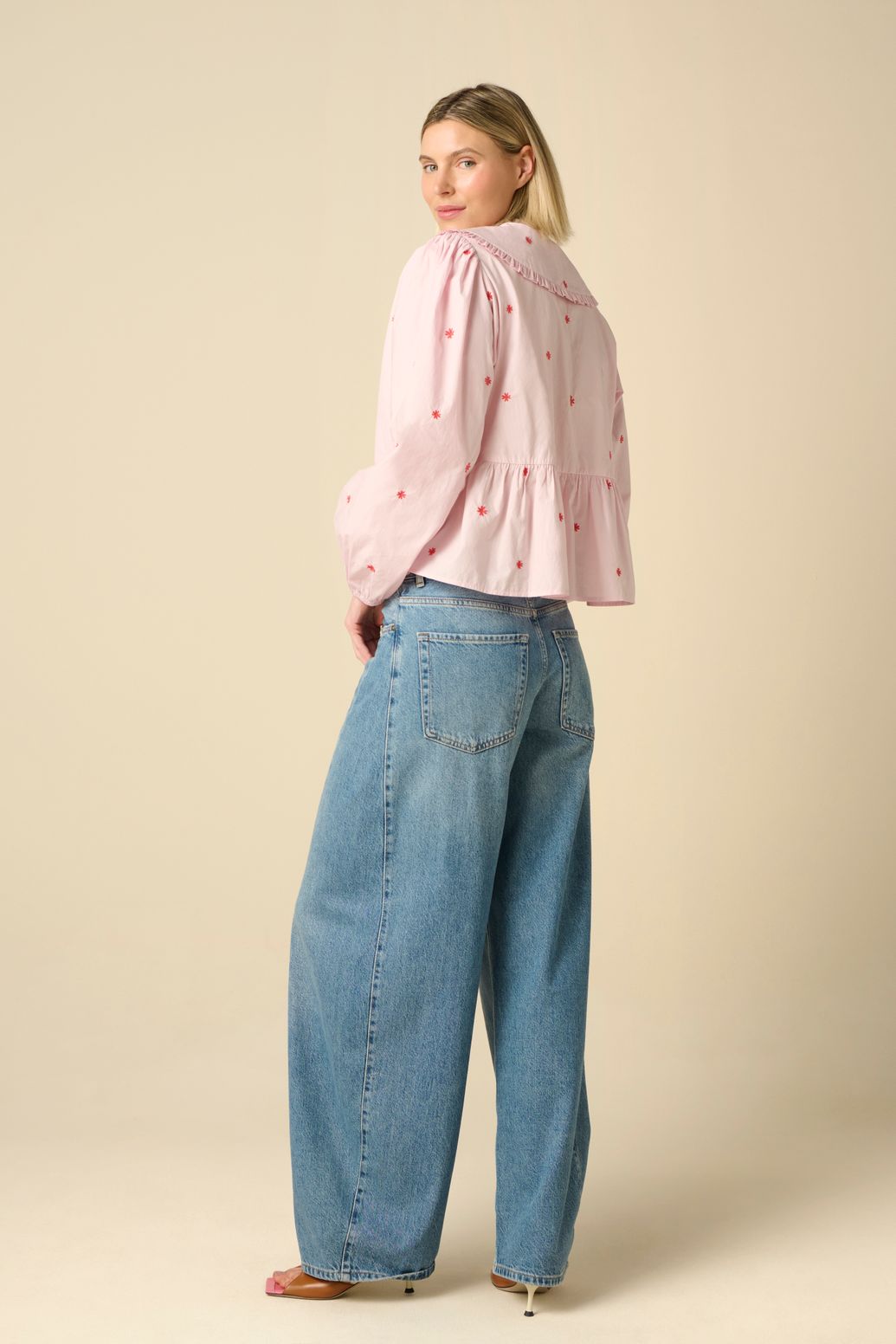 Lichtroze blouse met embroidery