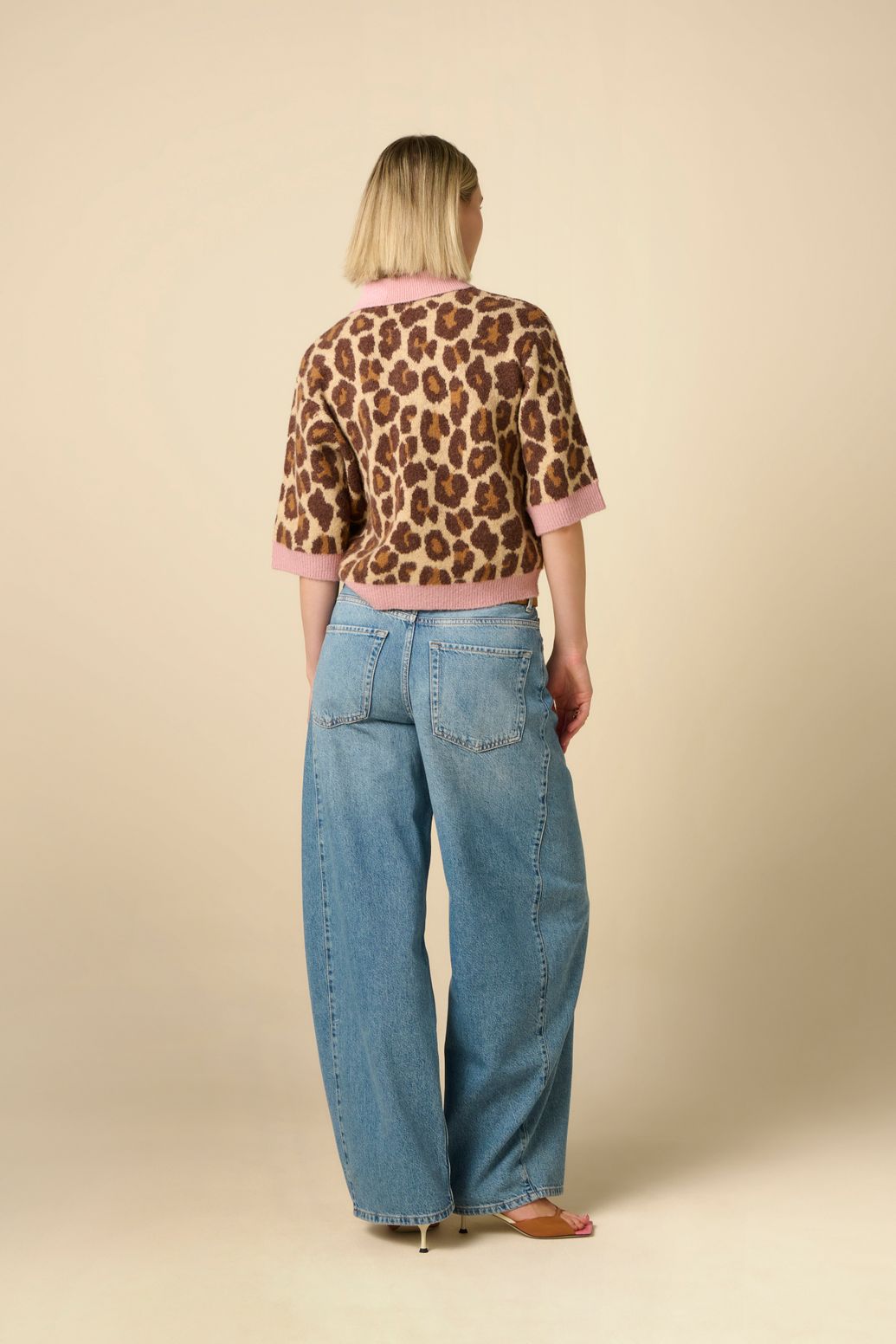 Kurzarmpullover mit Leoprint - rosa