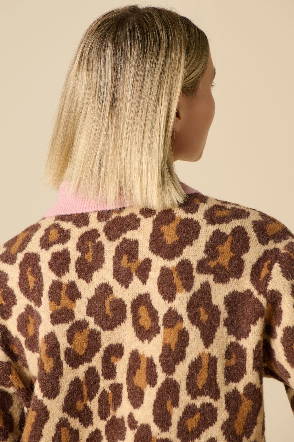 Pull avec imprimé léopard - rose