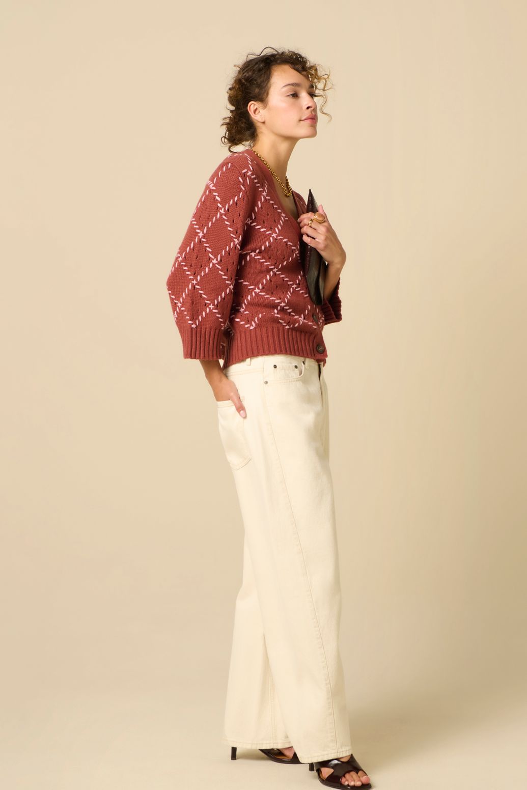 Donkerrood vest met ruit patroon
