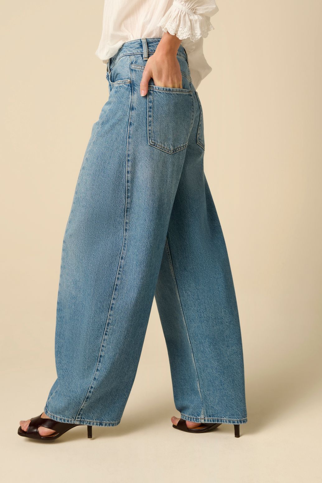 Blauwe mid waist barrel jeans