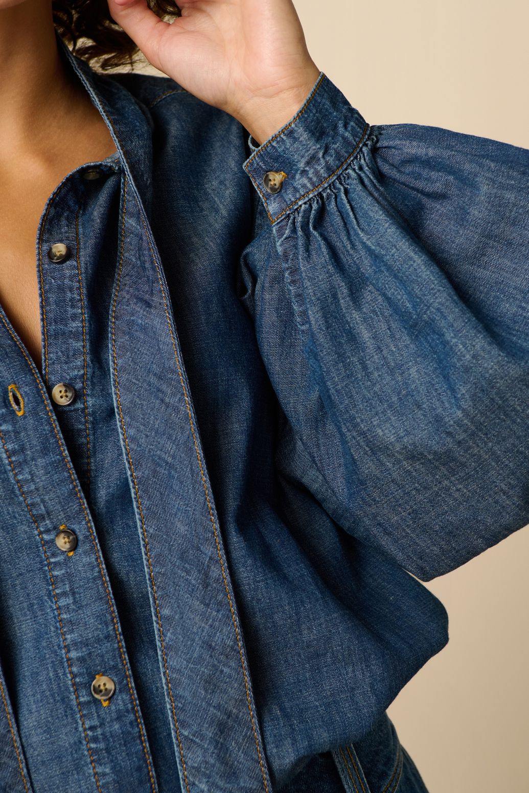 Donkerblauwe denim blouse met strik