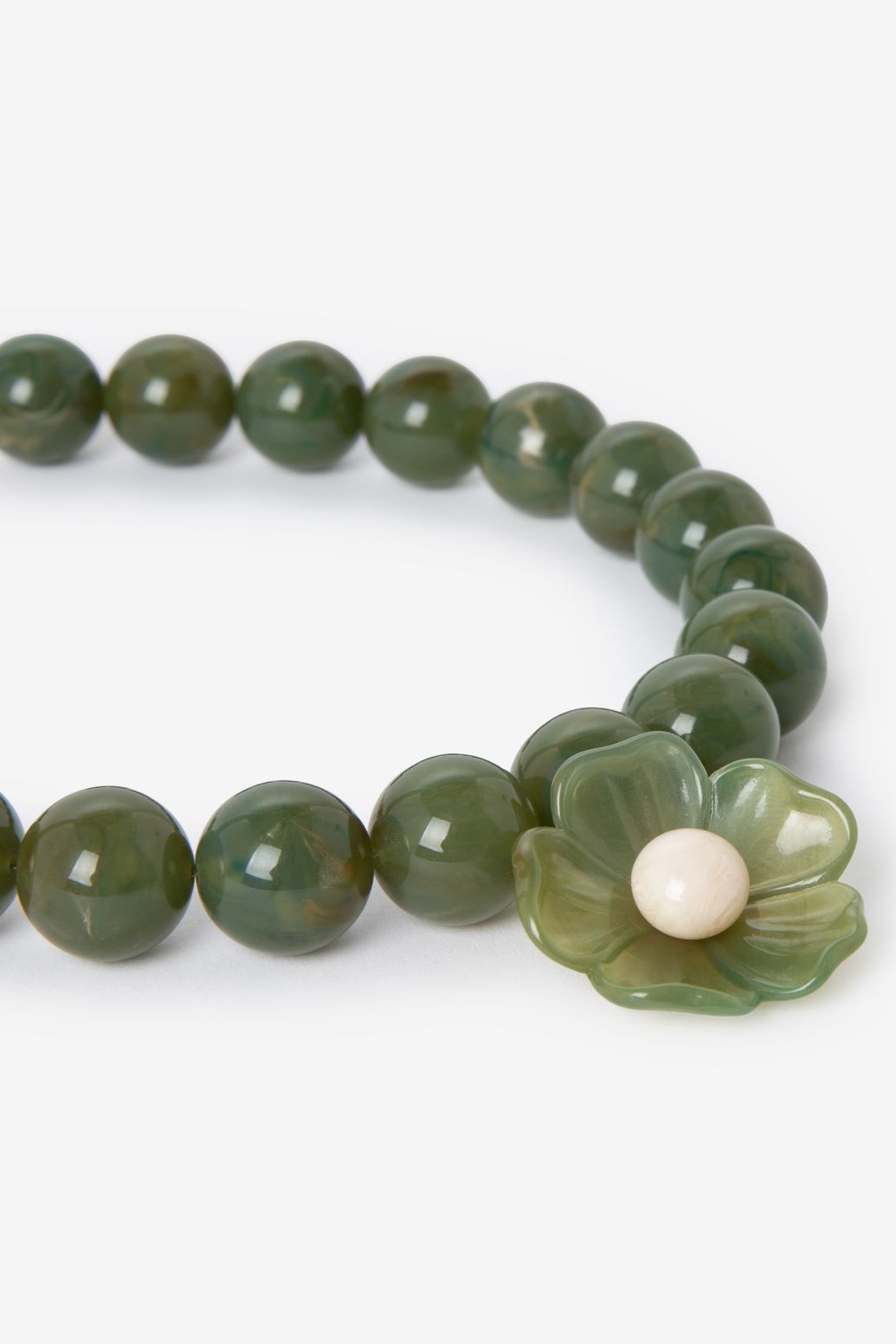 Collier de perles en résine avec fleur - vert