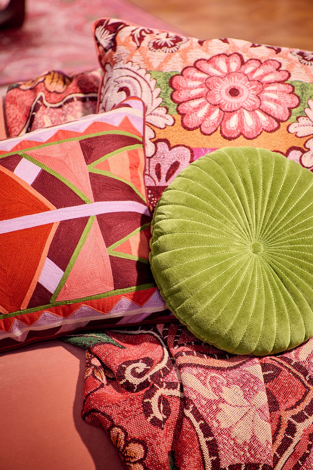 groen rond velvet kussen