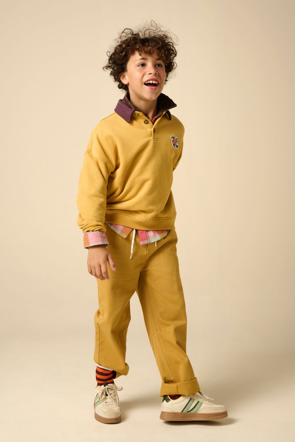 Donkergele mid-rise broek