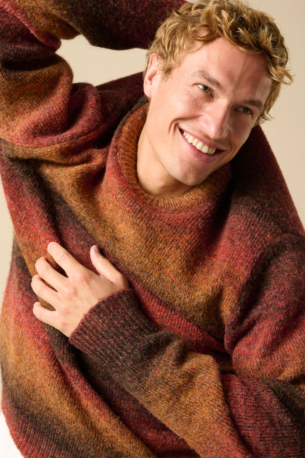 Pull rayé avec effet dégradé - rouge foncé