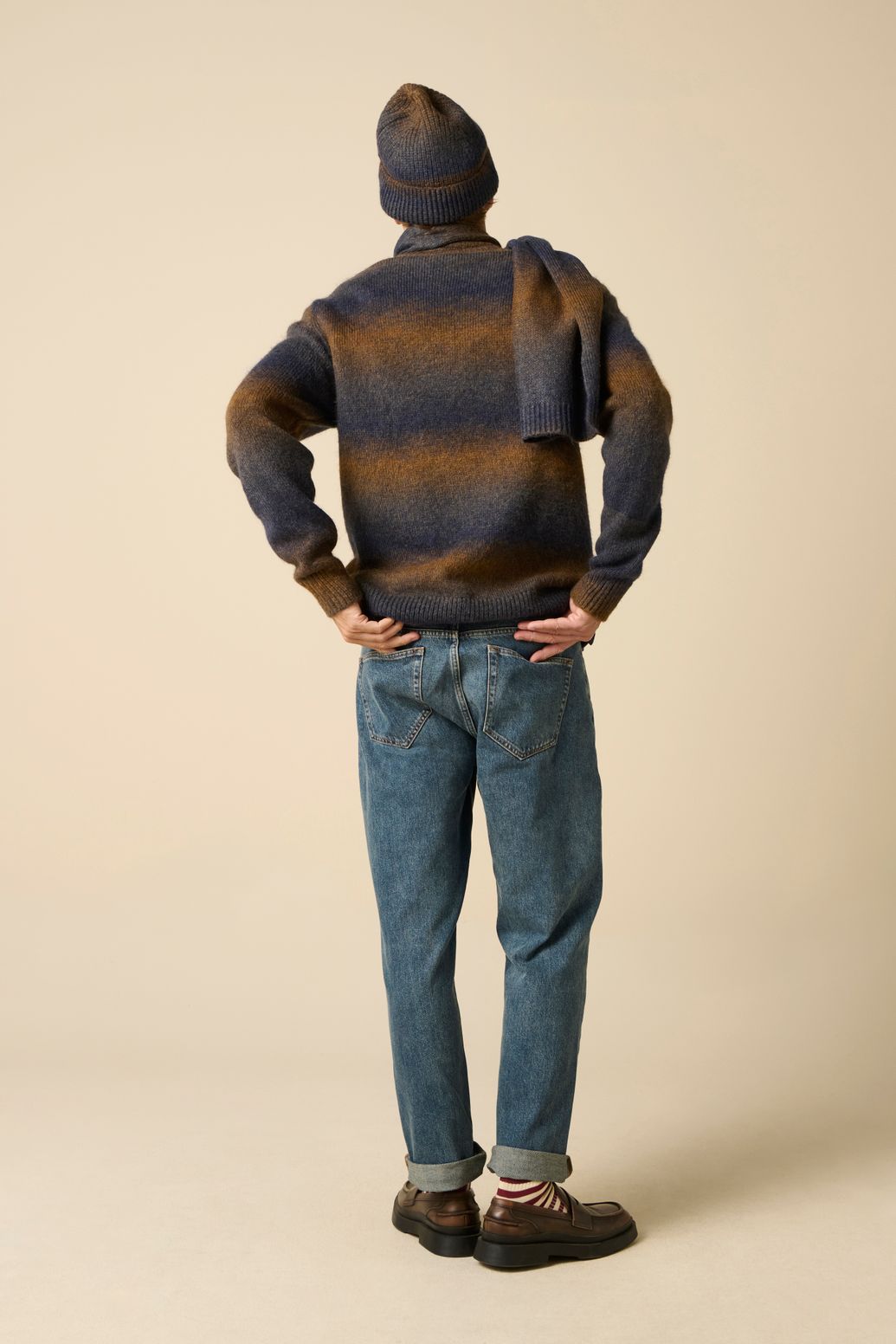 Gestreifter Pullover mit Farbverlauf - dunkelblau