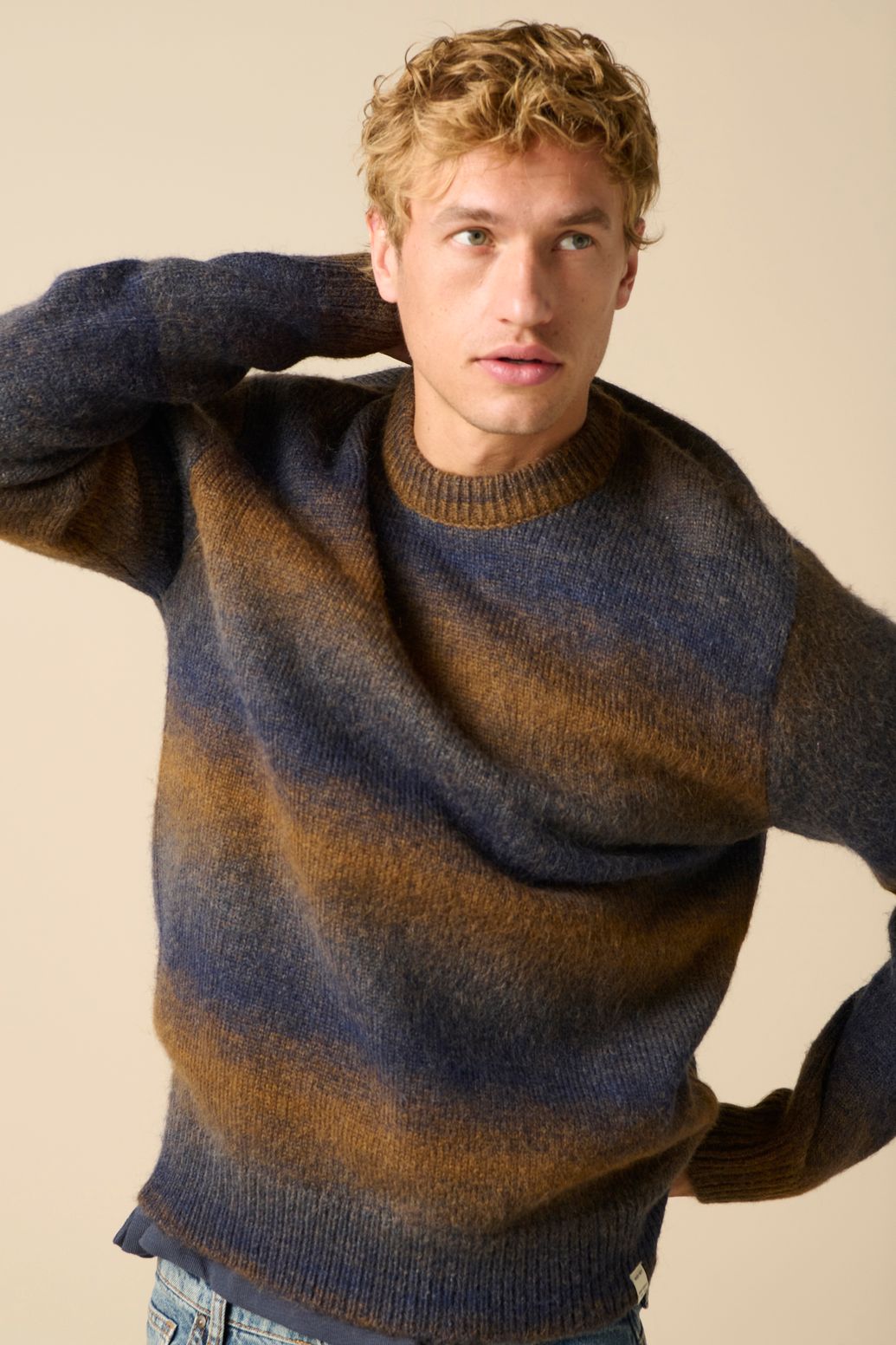 Gestreifter Pullover mit Farbverlauf - dunkelblau