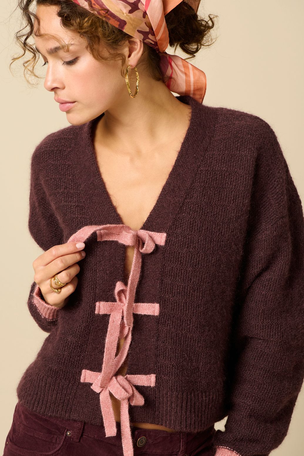 Gilet en laine avec liens à nouer - marron foncé