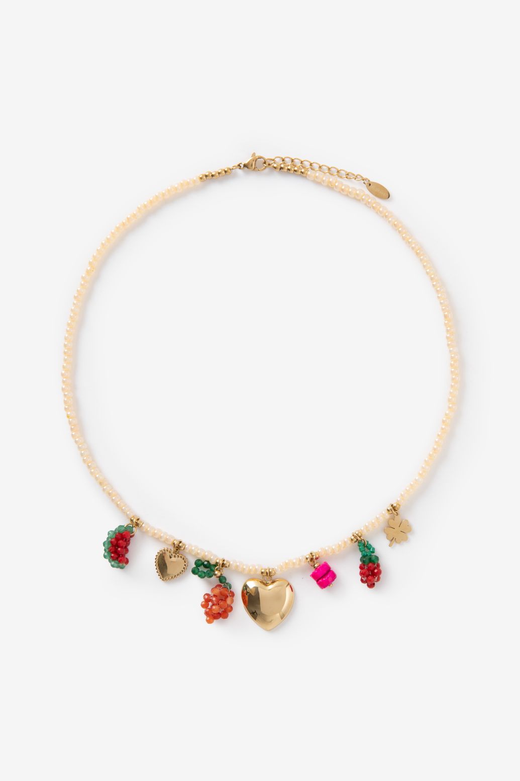 Kette mit Perlen und Anhängern - creme