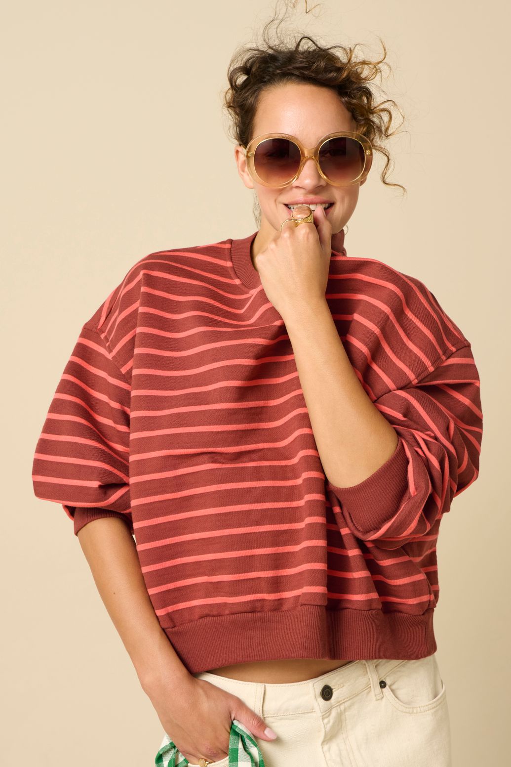 Donkerrode gestreepte sweater