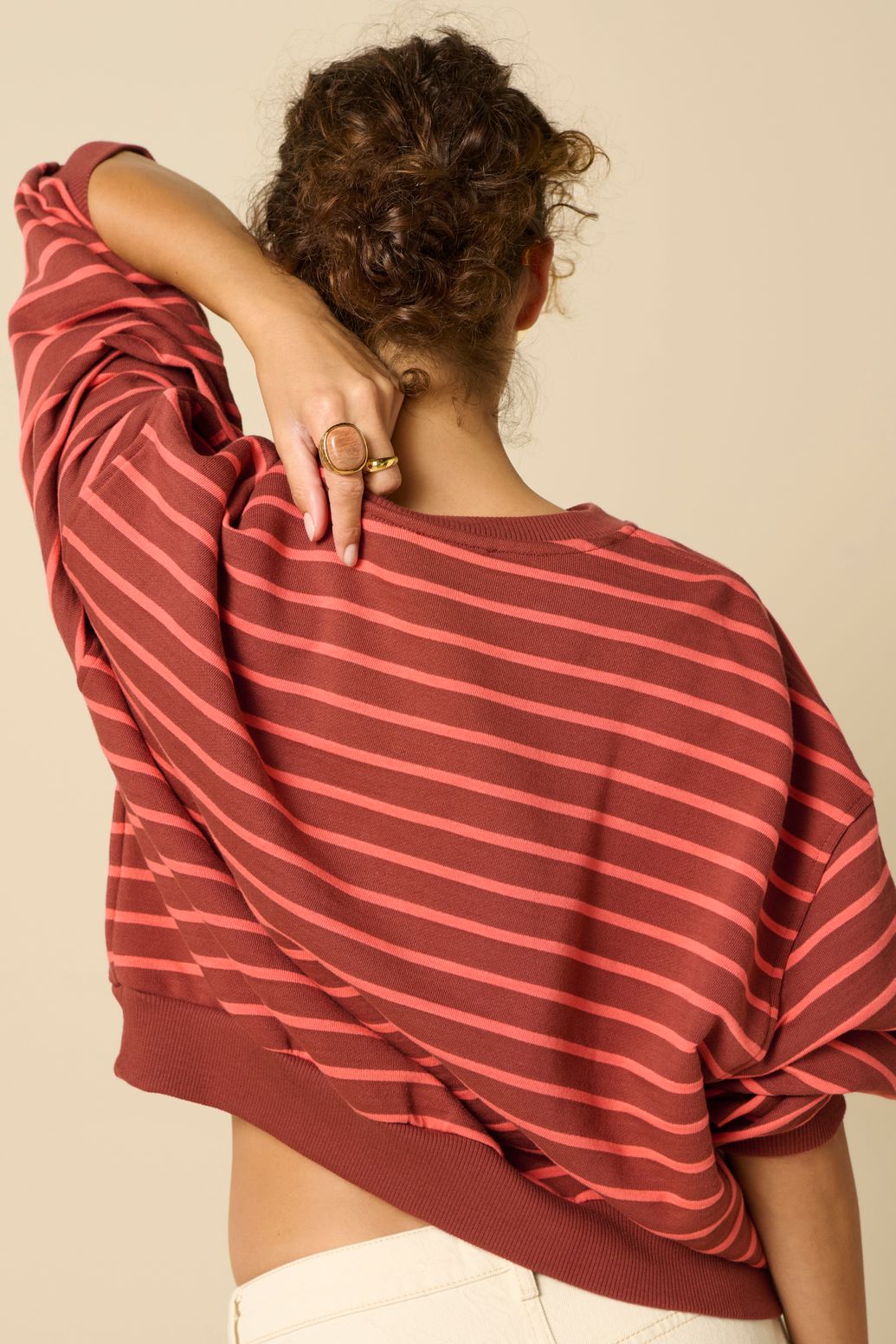 Donkerrode gestreepte sweater