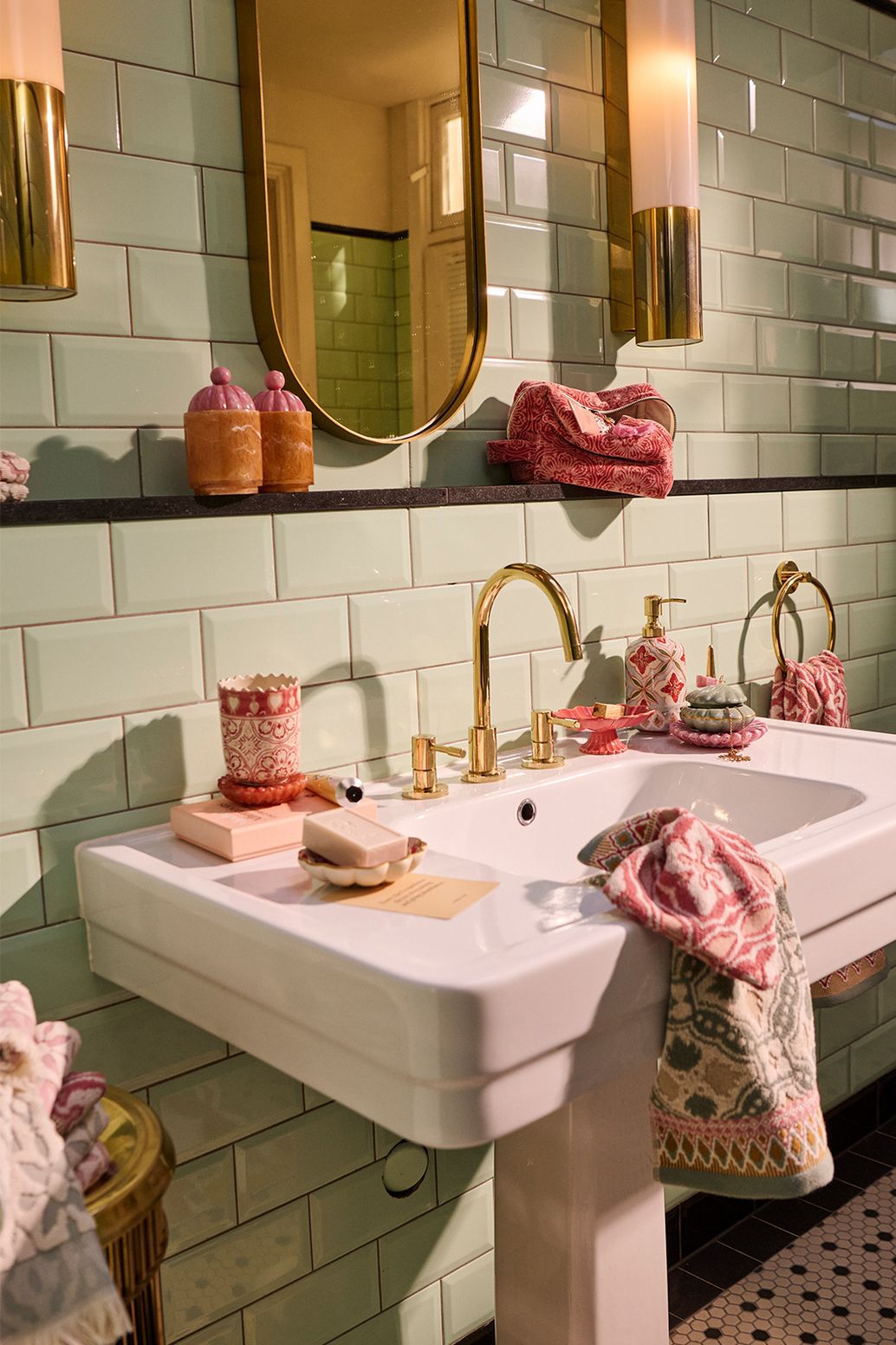 Porte-savon émaillé sur pied - rose foncé
