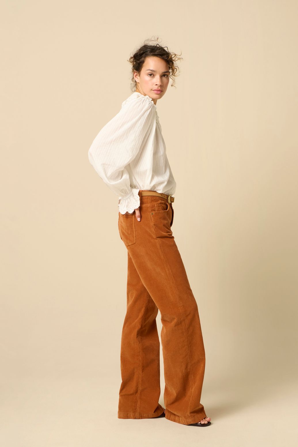 Bruine hight waist corduroy flaired broek