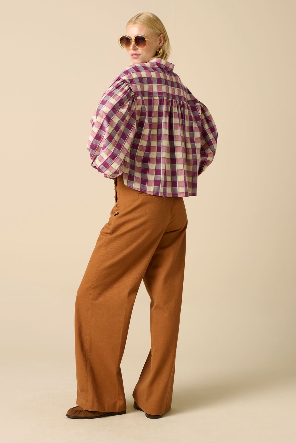 Donkerpaarse geruite blouse