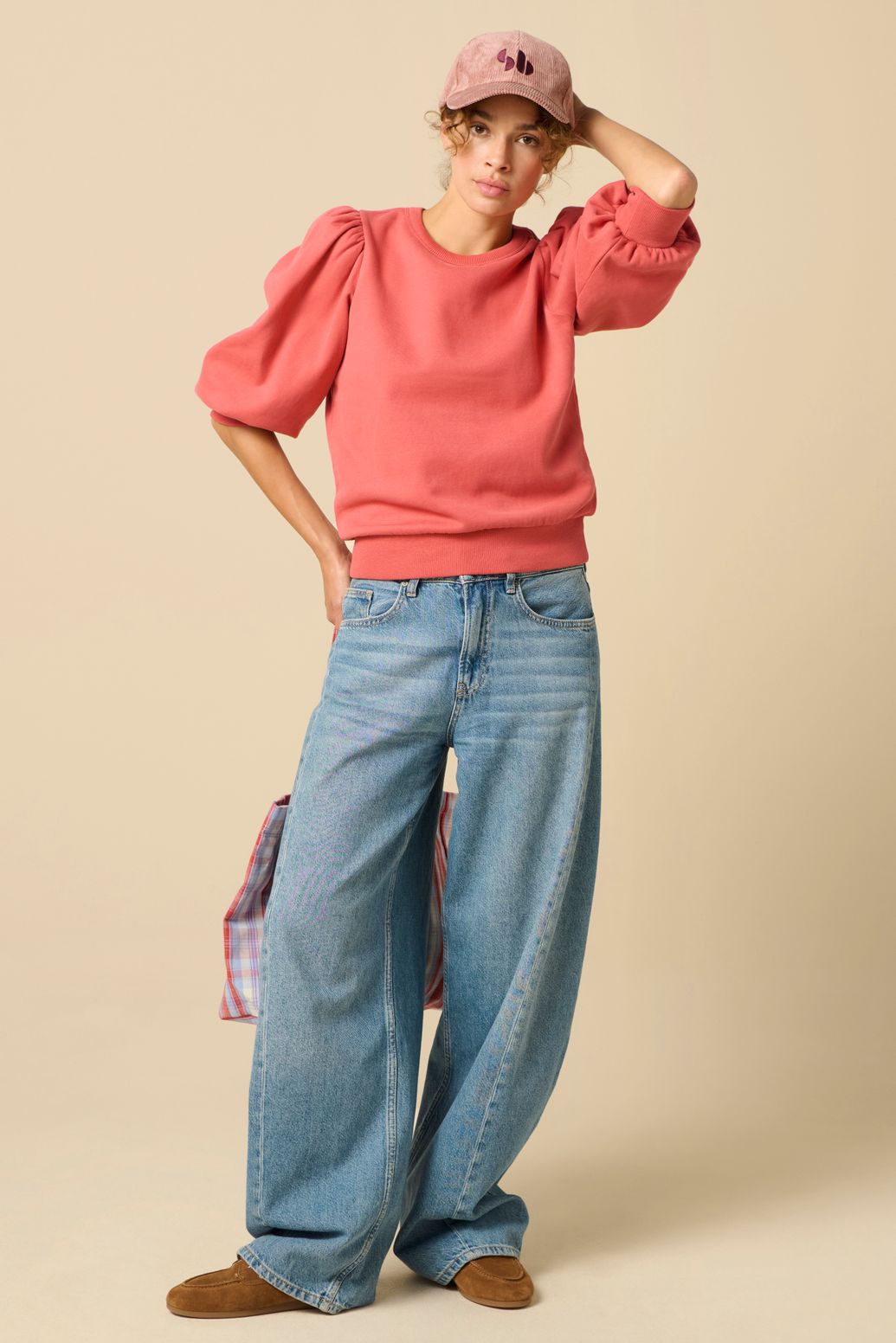 Rode sweater met pofmouwen
