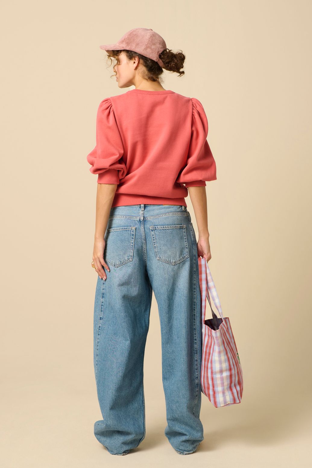Rode sweater met pofmouwen