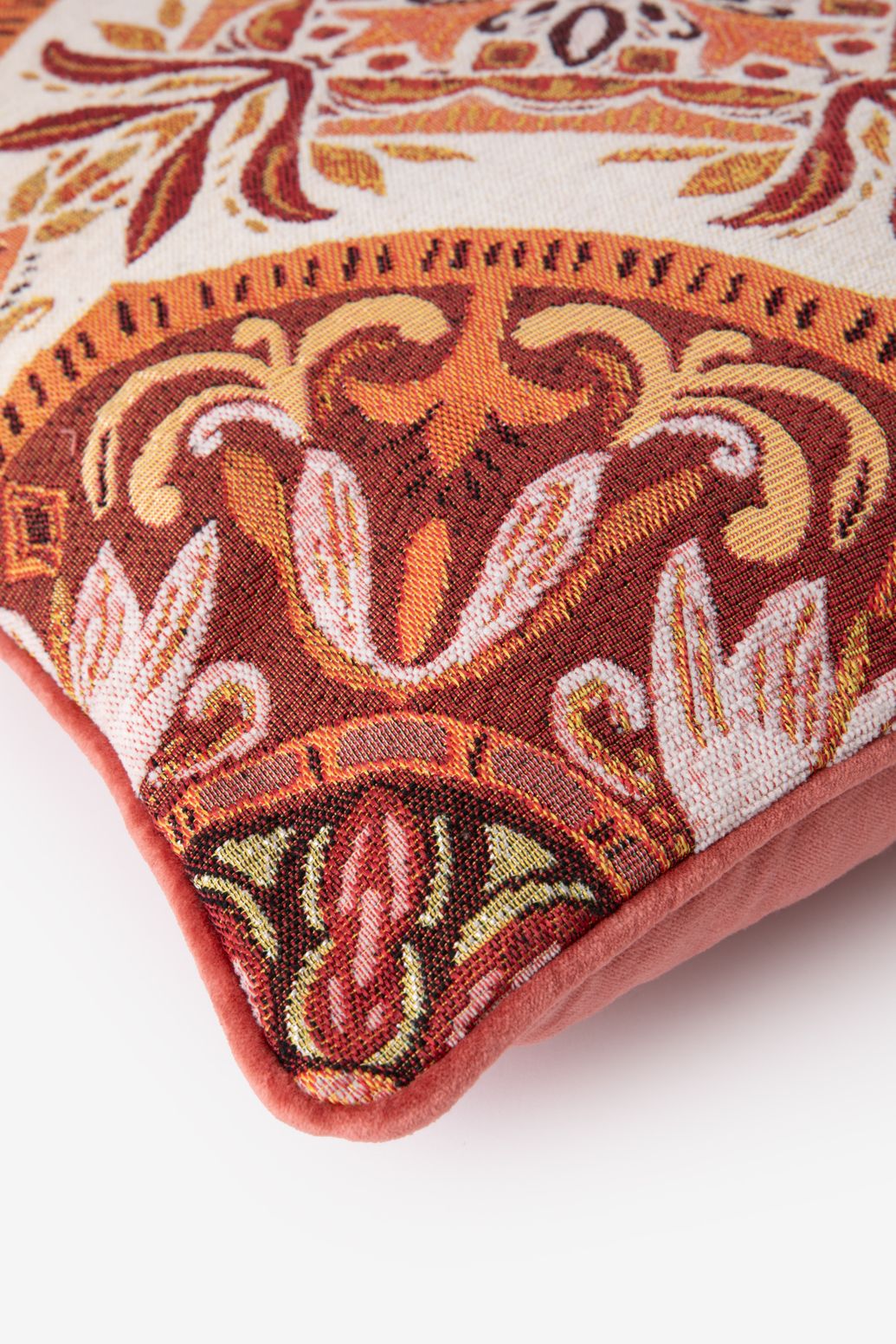 Multicolour kussen met mozaïek print