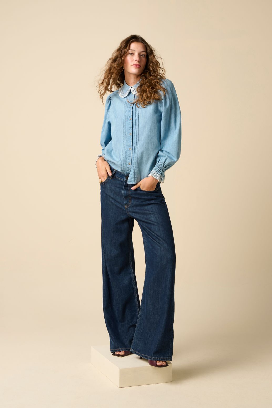 Lichtblauwe denim blouse met embroidery