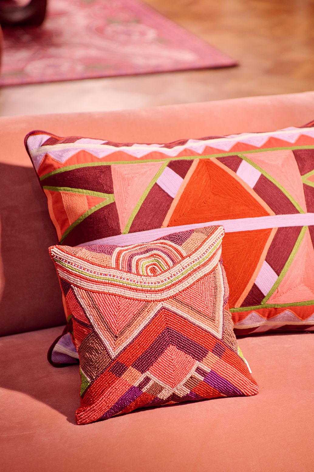 Multicolour kussen met geometrisch dessin