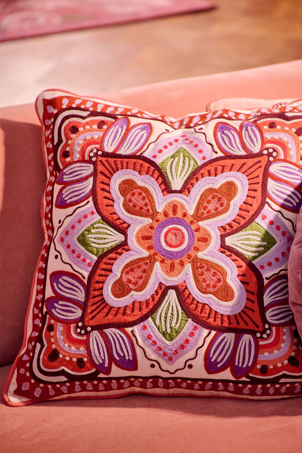Multicolour kussen met bloemendessin