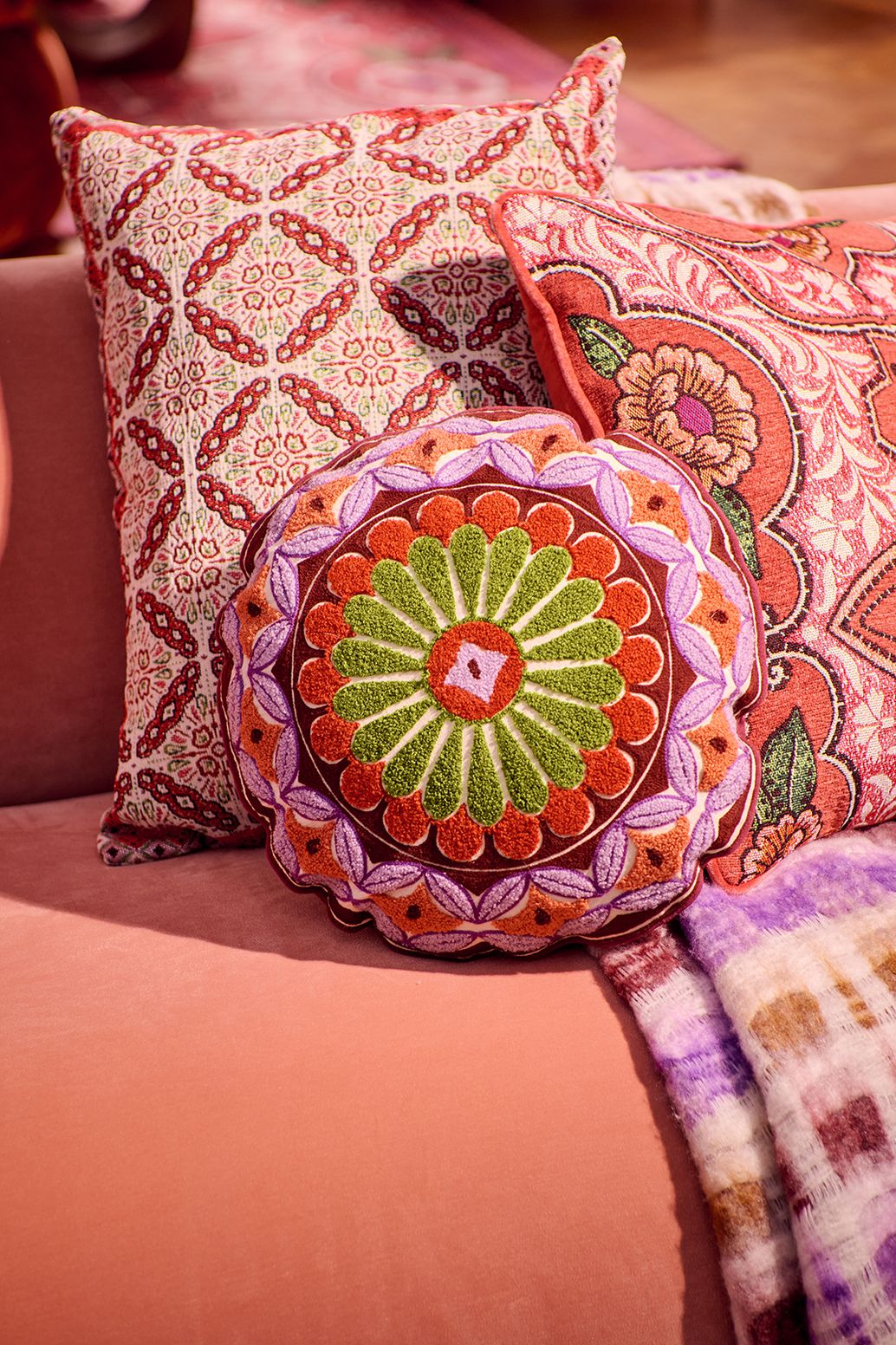 Multicolour kussen met mozaïek print
