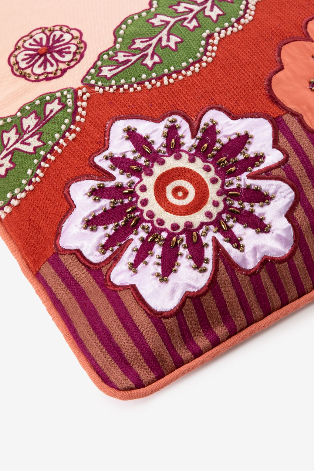 Multicolour kussen met borduursel