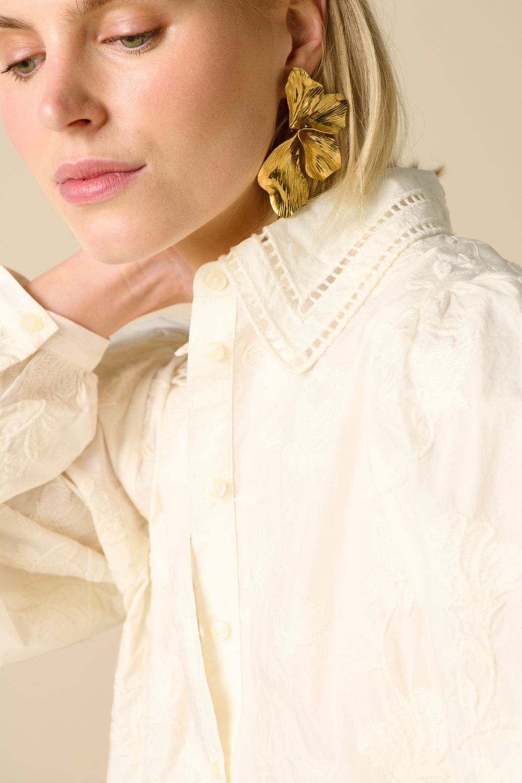 Bluse mit Stickerei-Details - weiß